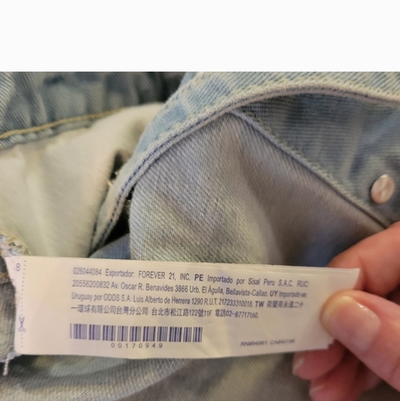 Forever 21 light wash blue shorts overalls, size 29 (size 8) - Picture 5 of 6